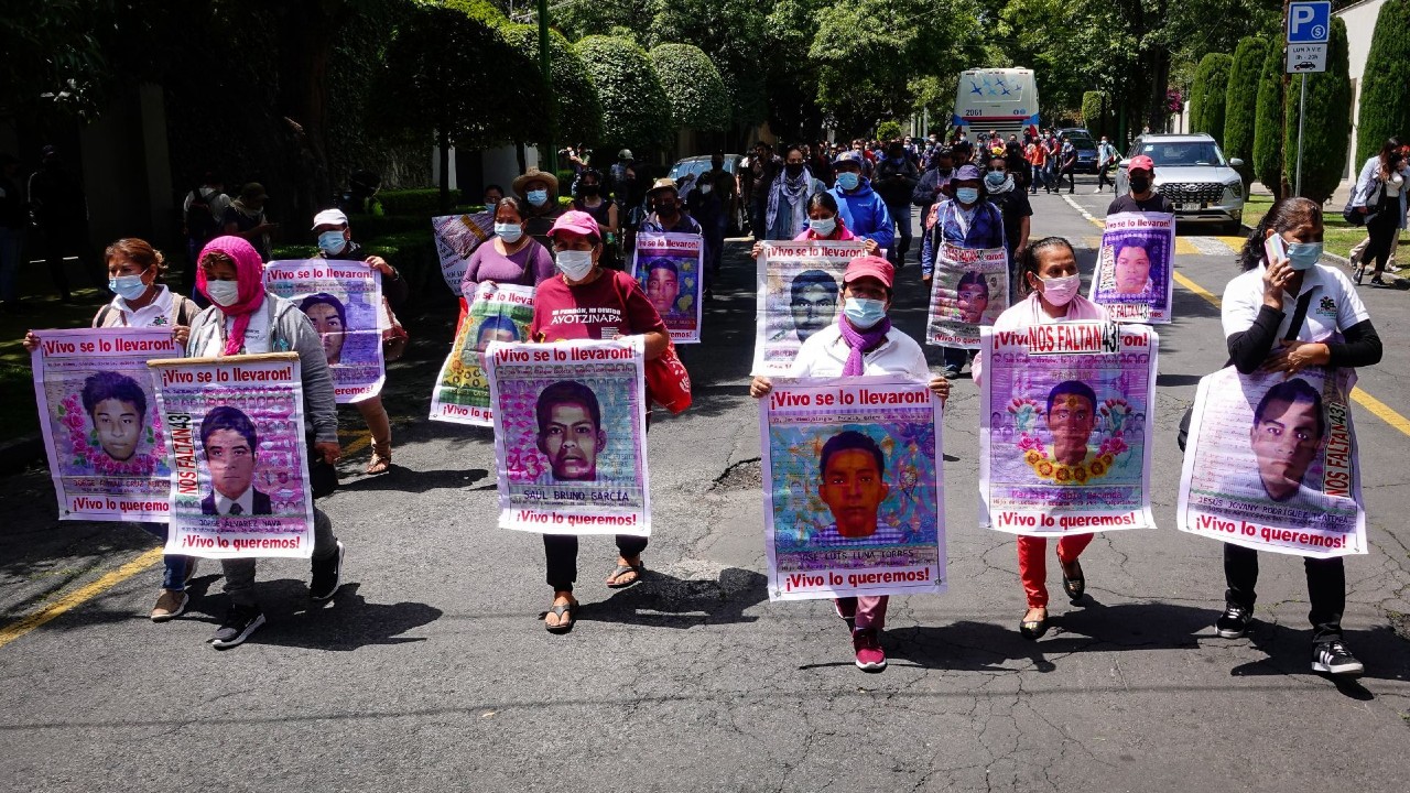Manifestación por los jóvenes de Ayotzinapa