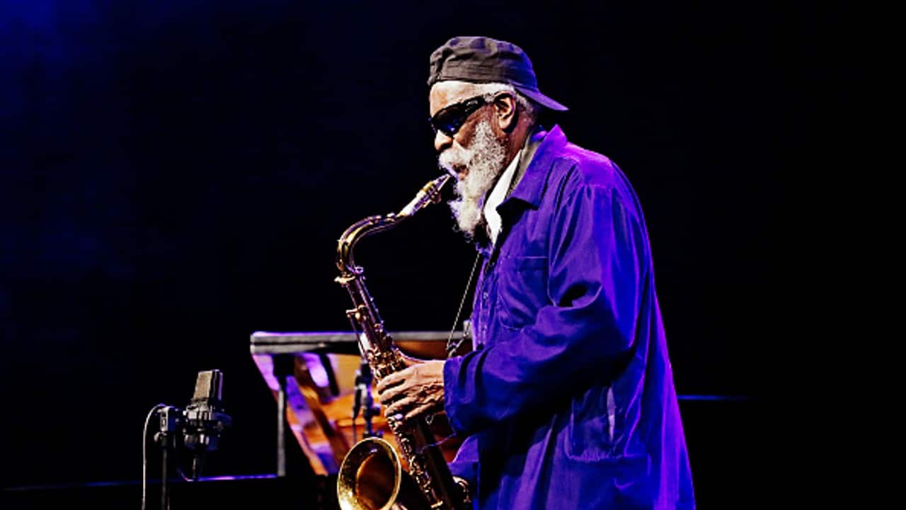 Muere Pharoah Sanders, el legendario saxofonista estadounidense, a los 81 años