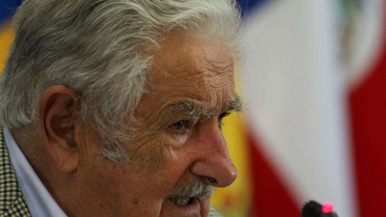Mujica se refirió al papel de la prensa en ese país e hizo un llamado a los que están "detrás del micrófono y usan la pluma" a la conciencia y responsabilidad.