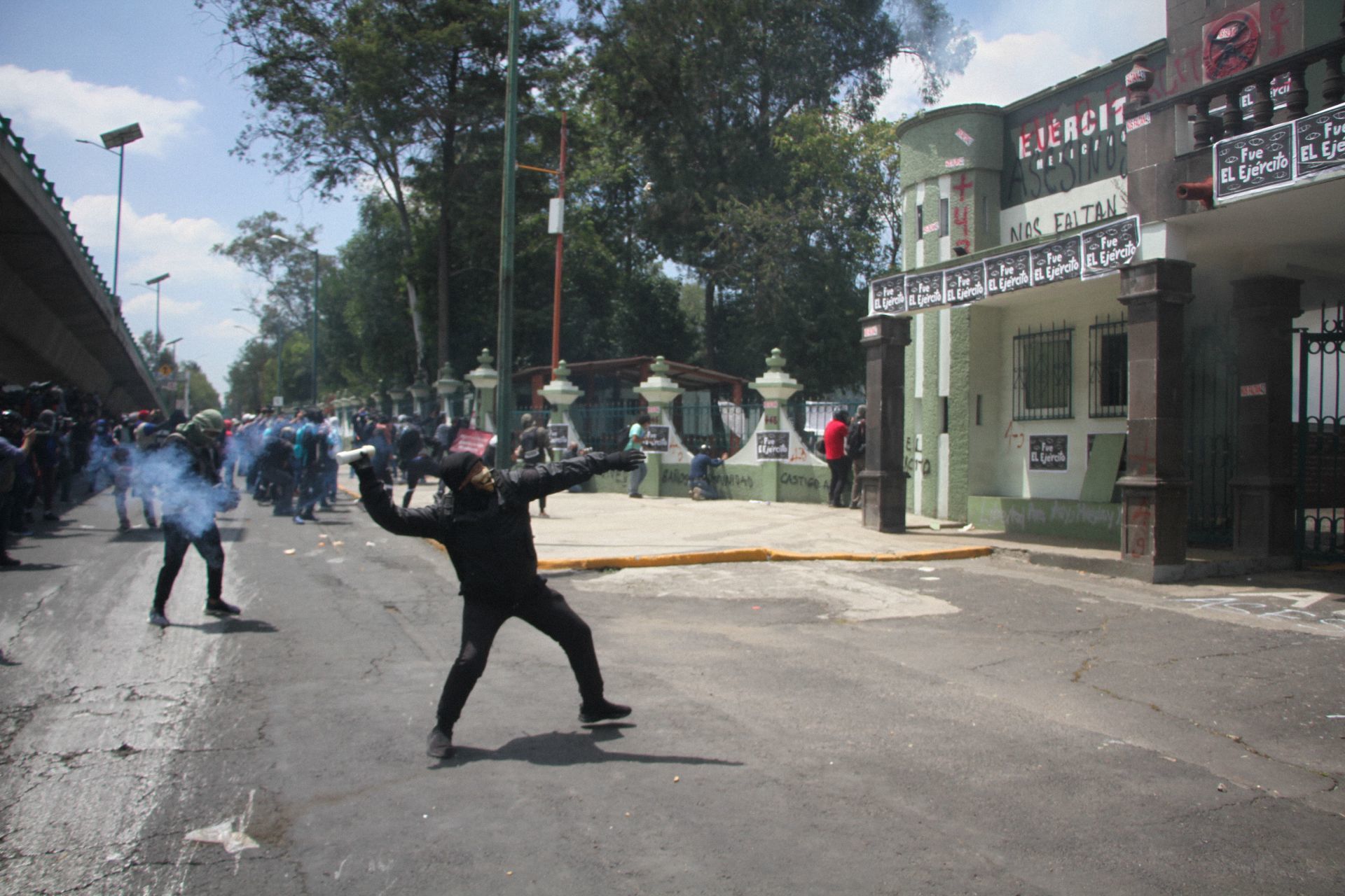 Protesta de presuntos normalistas en el Campo Militar 1 en la CDMX, 23 de septiembre de 2022 (Cuartoscuro)