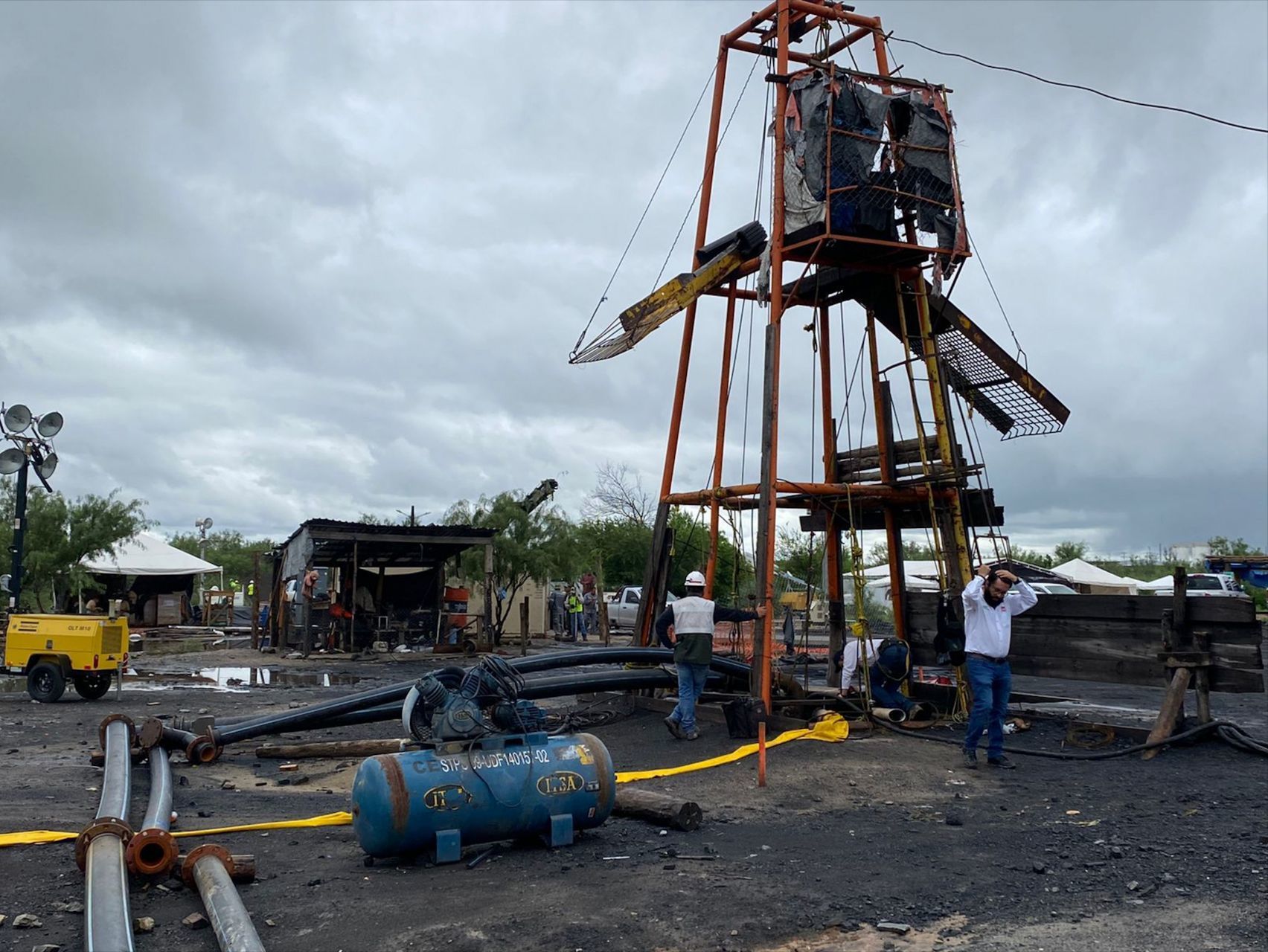 Desmontan predio en el Pinabete para rescate de mineros
