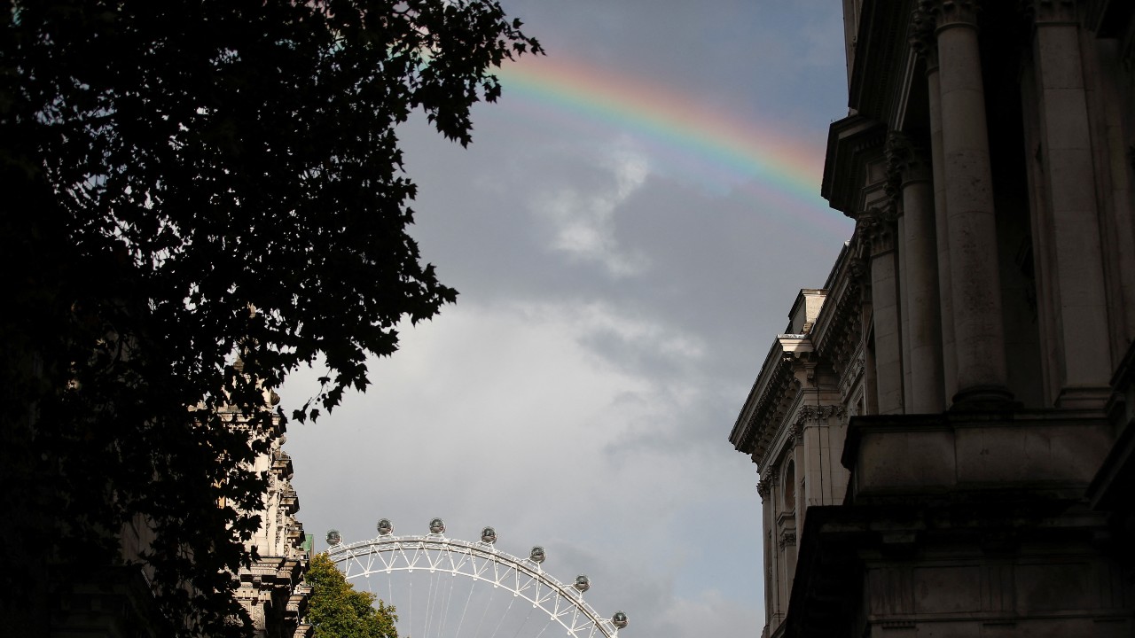 El bello fenómeno natural se pudo observar en diferentes paisajes de la capital británica. Fuente: Reuters 