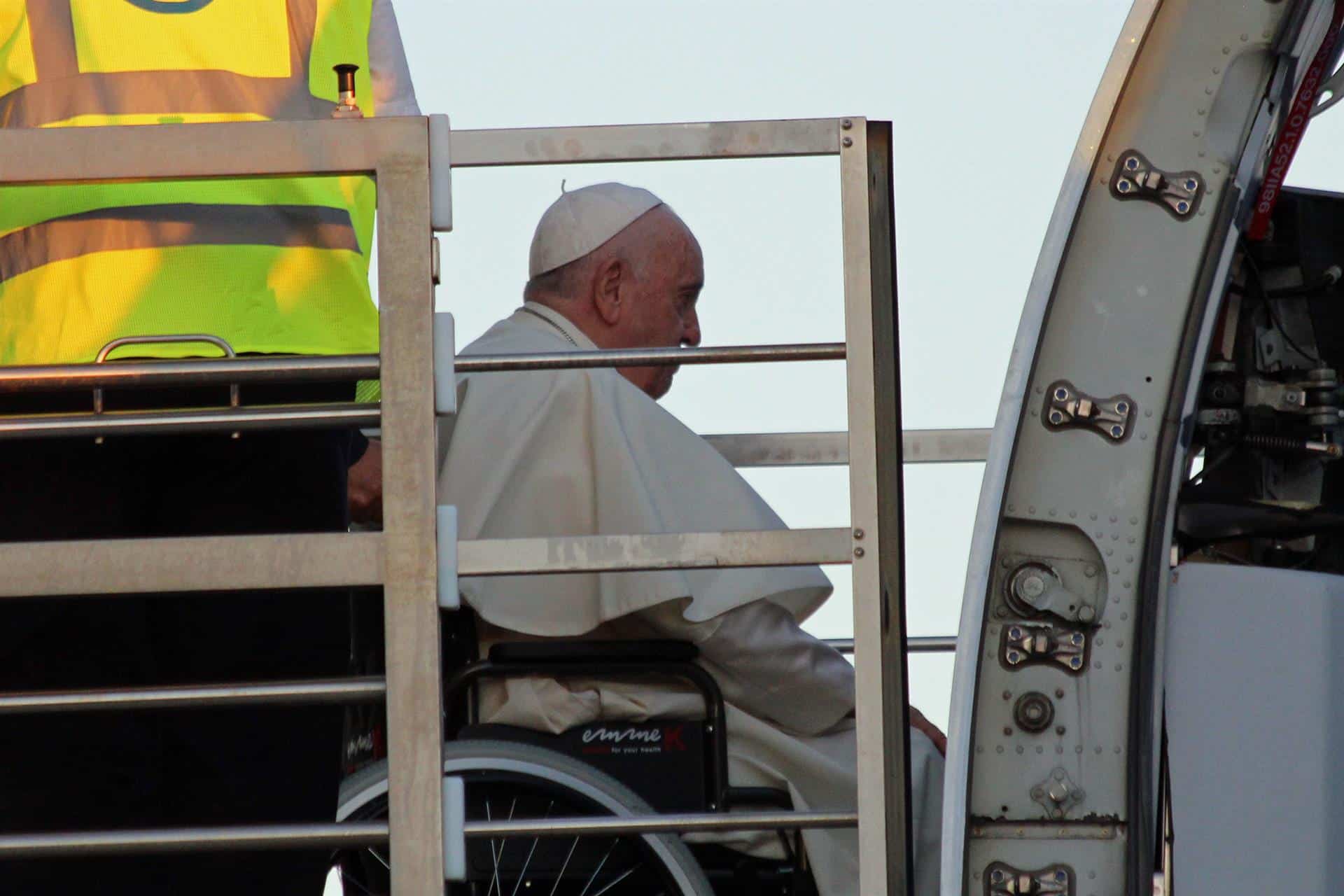 Papa Francisco emprende su viaje a Kazajistán con la guerra en Ucrania muy presente