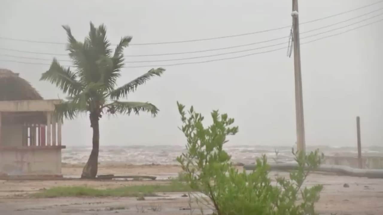 Poderoso huracán Ian de categoría 3 toca tierra en el oeste de Cuba