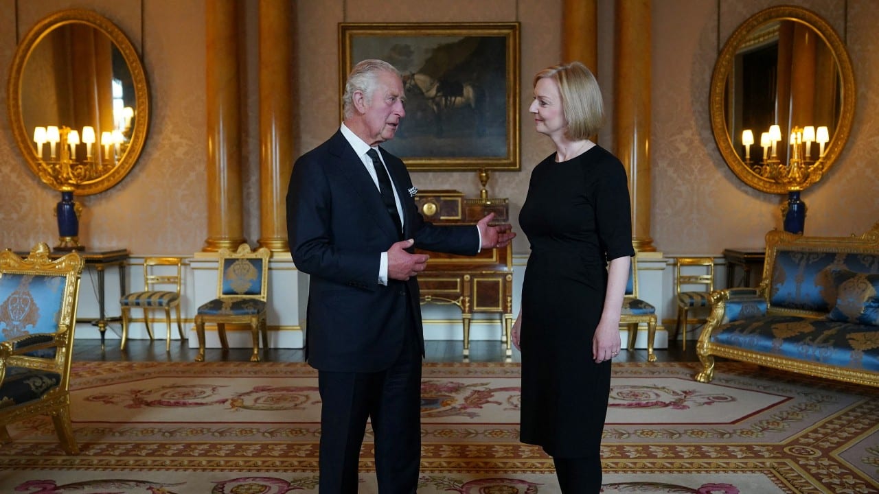 El Rey Carlos III mantiene la primera audiencia con la primera ministra Liz Truss
