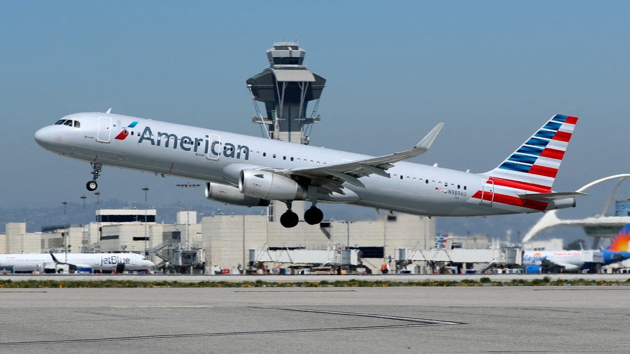 Según las autoridades, cuando el avión aterrizó en Aeropuerto Internacional Sky Harbor de Phoenix, Arizona, conminaron a la mujer y a otra acompañante a abandonar la aeronave. Fuente: Reuters, archivo