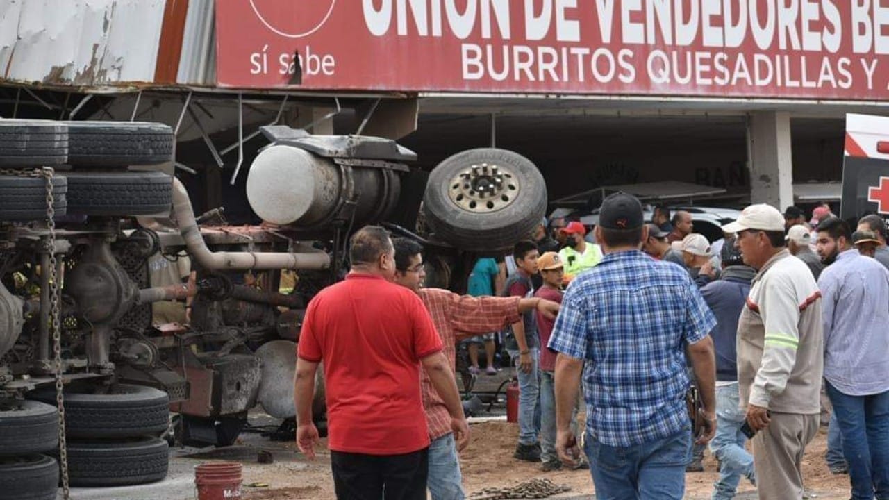 Suman 10 muertos tras accidente en Villa Ahumada, Chihuahua. Fuente: Twitter @ciudadanochi