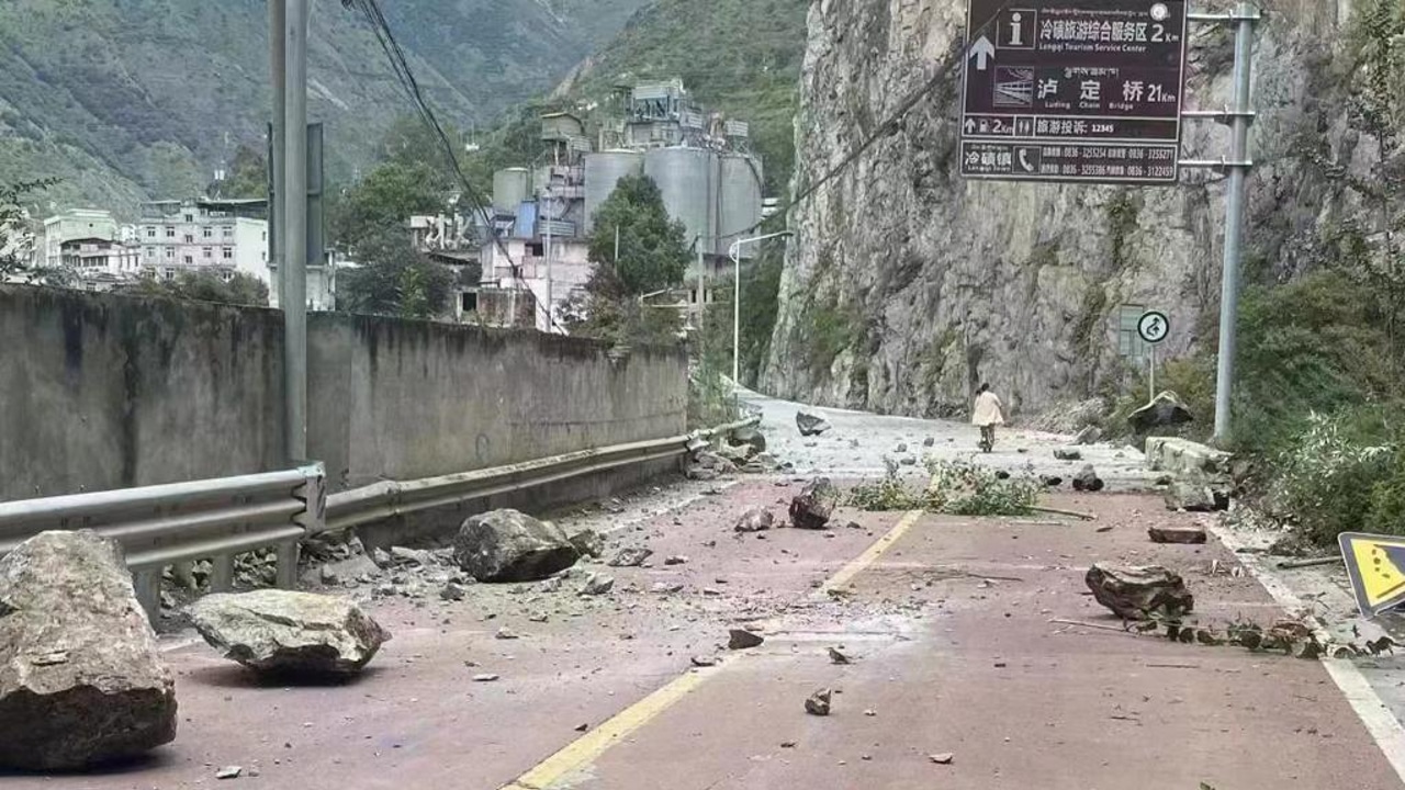 Suman 21 muertos por fuerte sismo en China