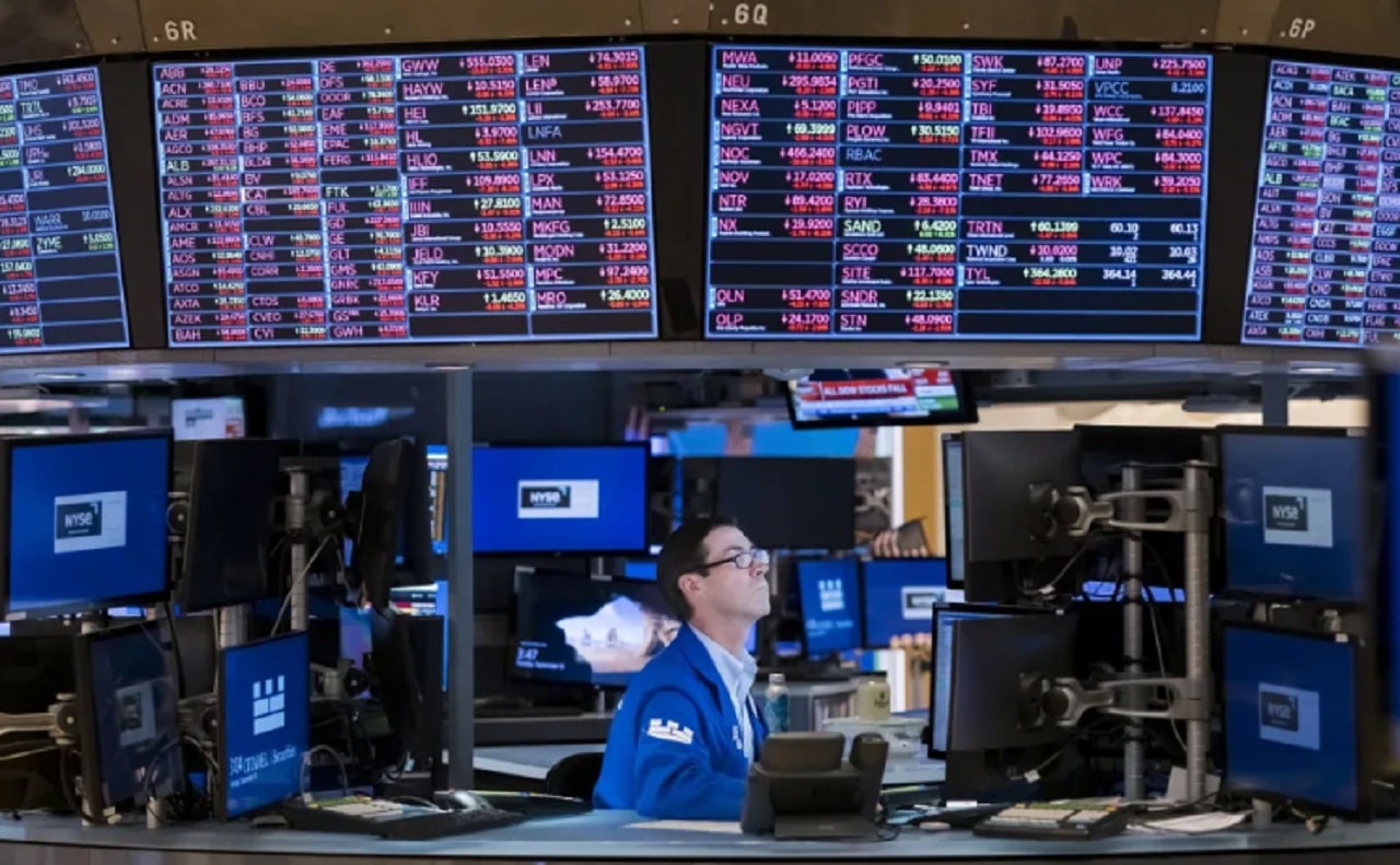 Wall Street cierra en rojo y a su nivel más bajo del año