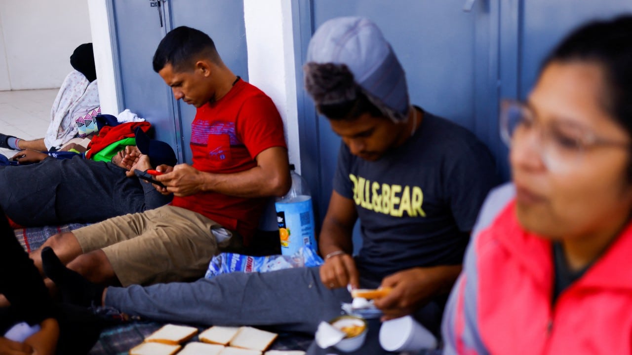 México moviliza hacia la CDMX a migrantes venezolanos expulsados de EUA. Fuente: Reuters