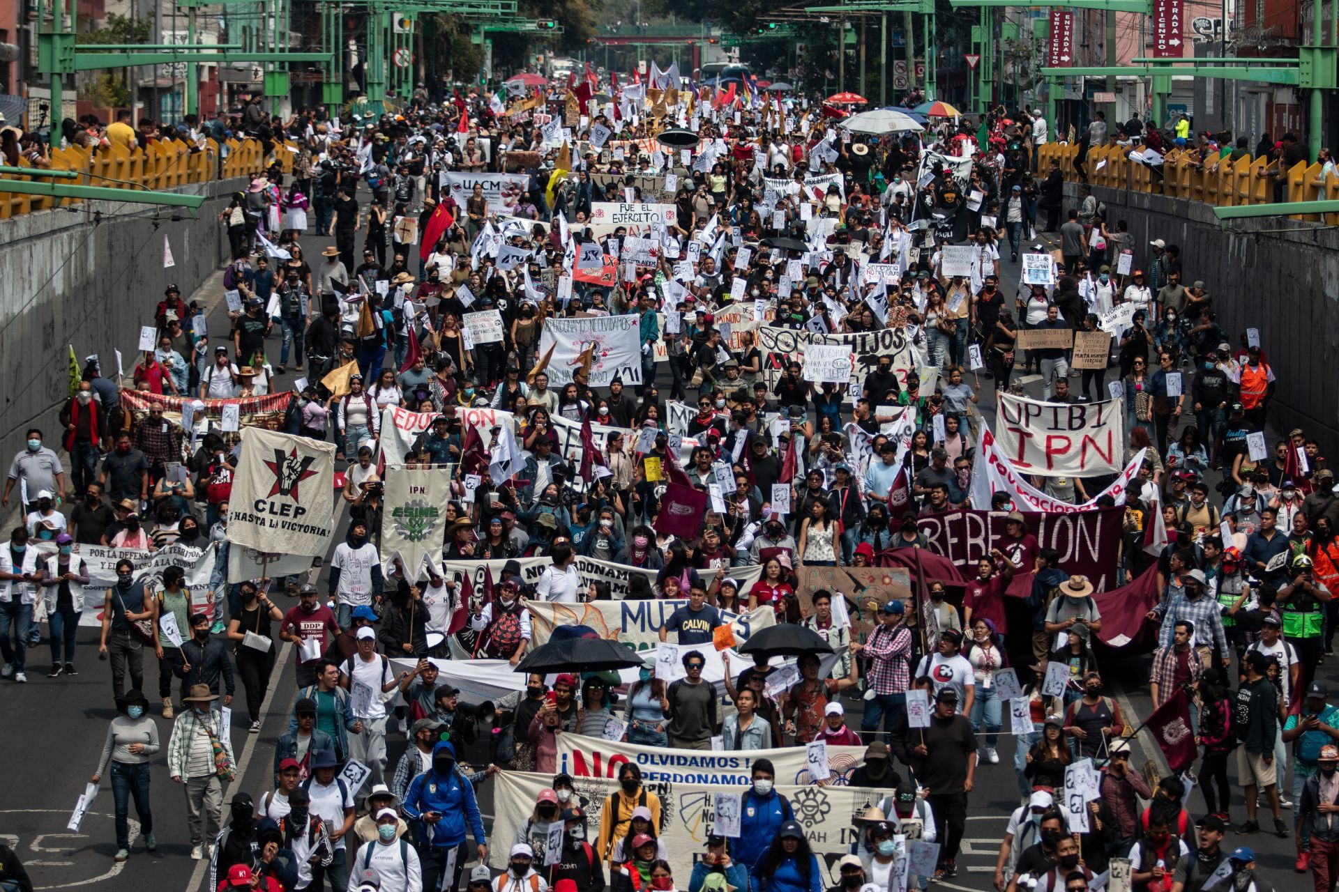 Miles de personas marcharon desde la Plaza de las Tres Culturas rumbo al Zócalo capitalino en conmemoración del movimiento estudiantil del 68, CDMX, 2022 (Cuartoscuro)