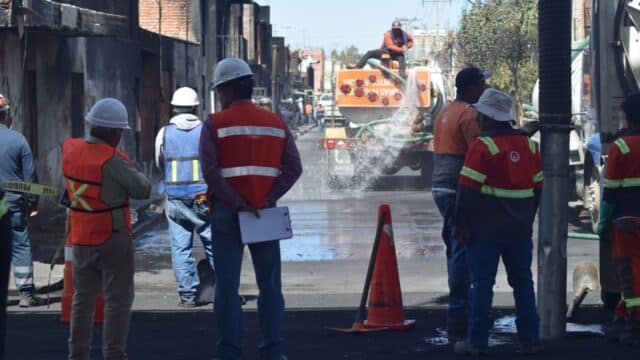 Vecinos afectados por explosión de pipa en Aguascalientes piden ayuda.