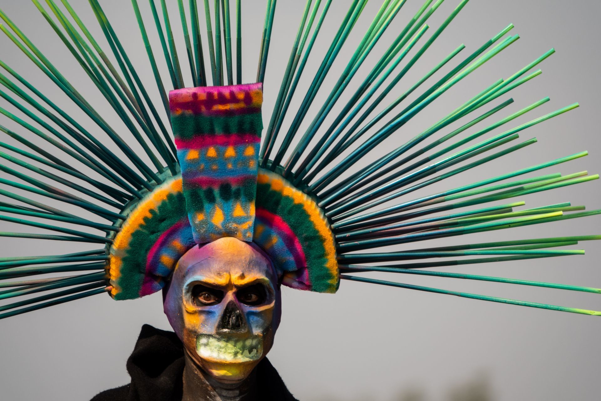 Calavera recrea el penacho de Moctezuma en el Desfile de Día de Muertos 2022