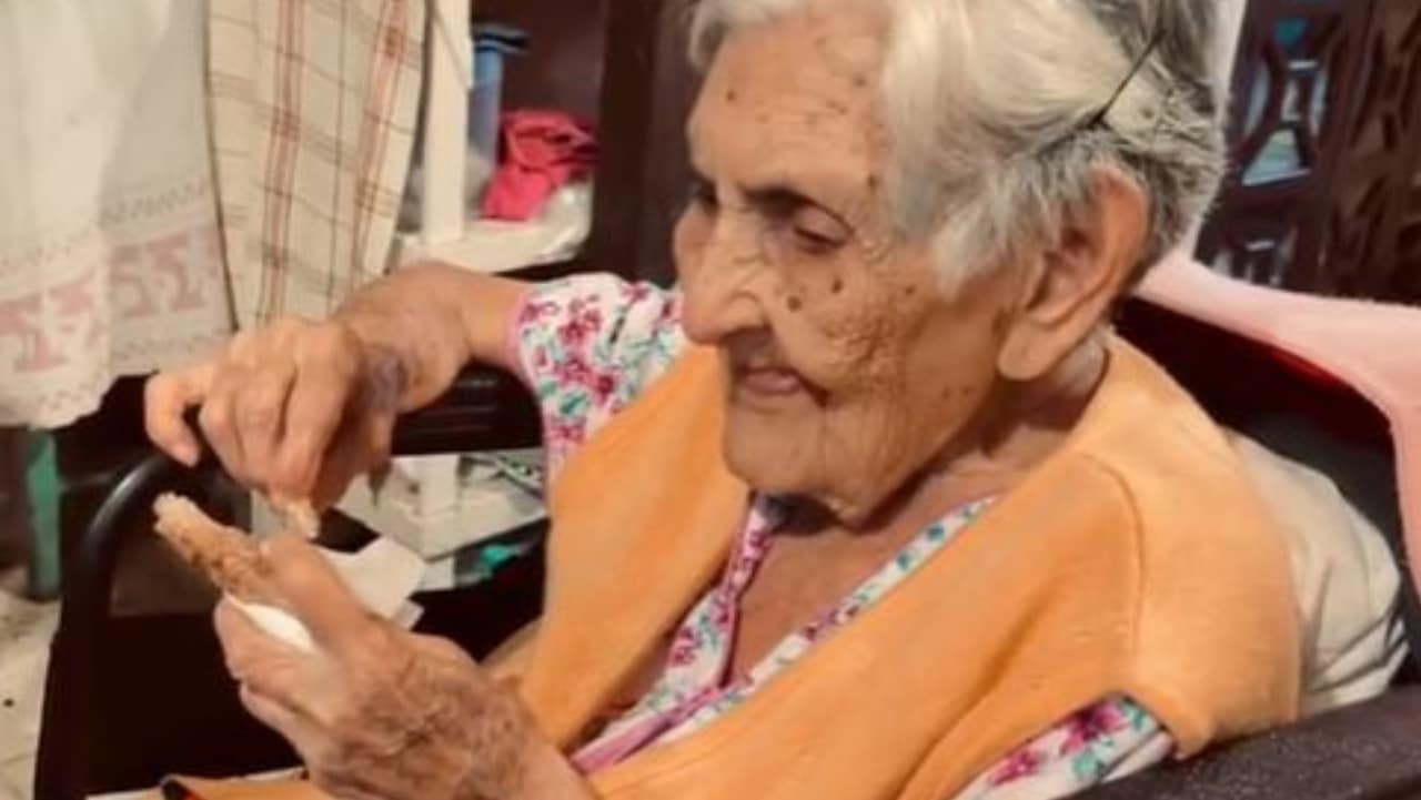 Abuela de 105 años años se enoja con su hija por gastar dinero en cerveza