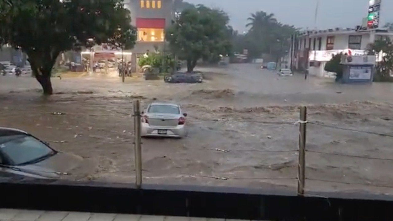 Acapulco bajo el agua, tromba provoca inundaciones y deslave en hotel