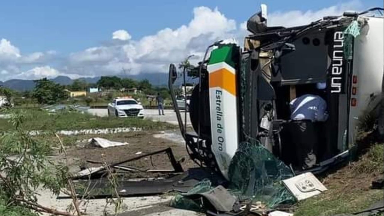 Accidente de autobús en Autopista del Sol deja un muerto y 10 heridos