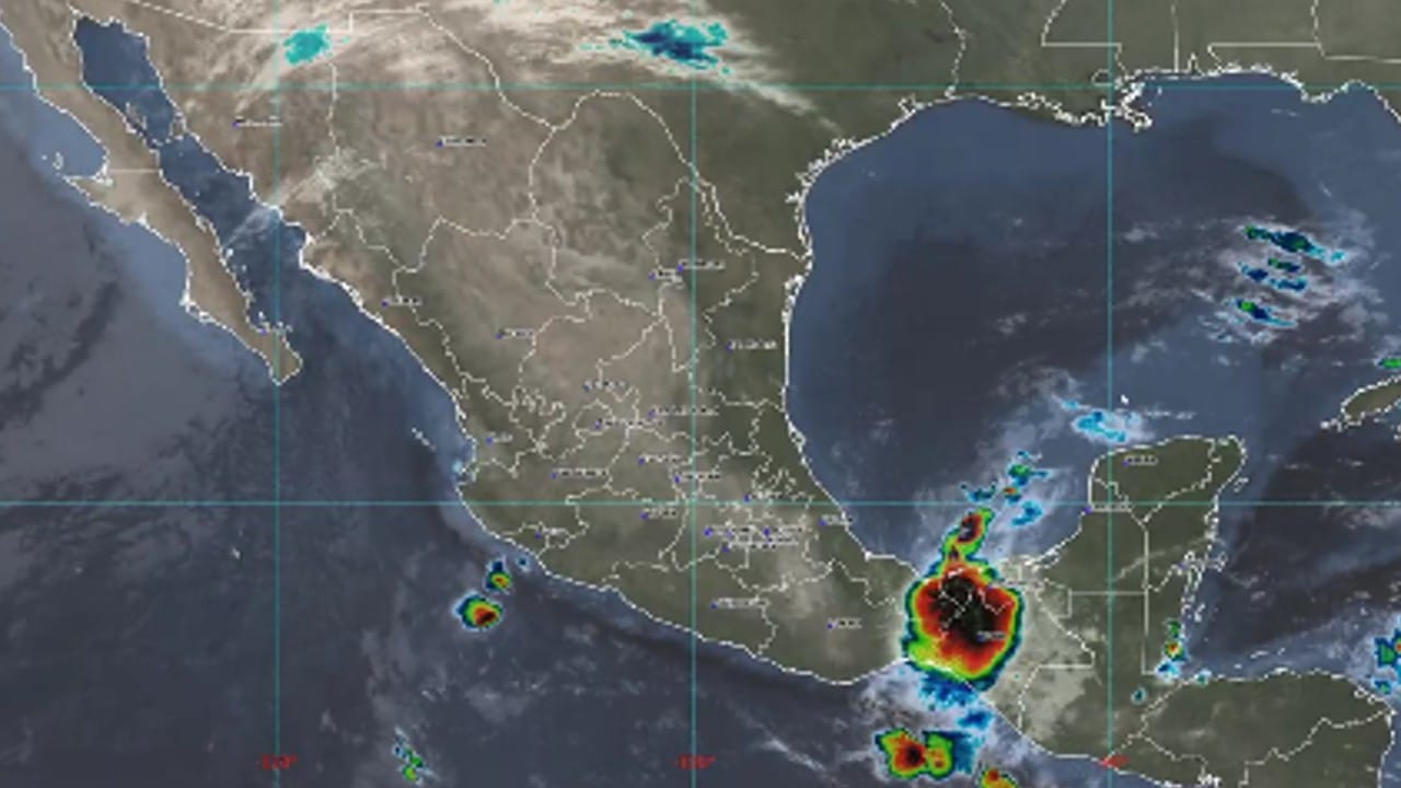 Karl se degrada a ciclón post-tropical frente a las costas de Tabasco. Fuente: Conagua