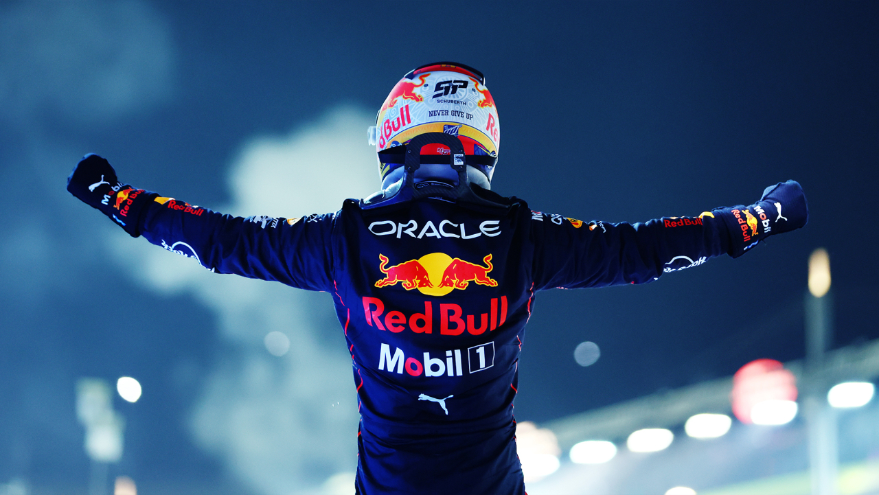 Celebración de Checo Pérez tras su triunfo en Gran Premio de Singapur