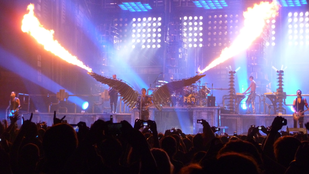 Fans alistan a Dr. Simi para concierto de Rammstein