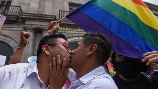 Integrantes de la comunidad LGBTTTIQ+ celebraron la aprobación del Matrimonio Igualitario en el Estado de México (Cuartoscuro)