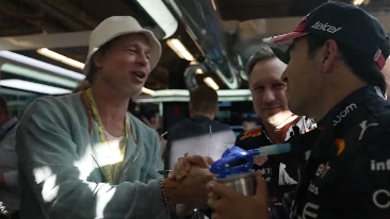 Video: Brad Pitt visita a Checo Pérez en el garage de Red Bull de la Fórmula 1.