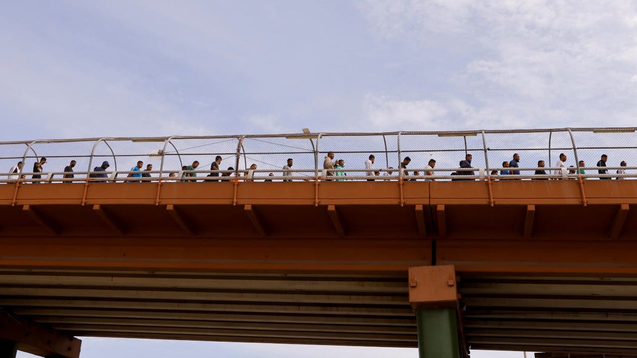 Cientos de migrantes venezolanos fueron expulsados hacia Ciudad Juárez, Chihuahua, este viernes 14 de octubre de 2022.
