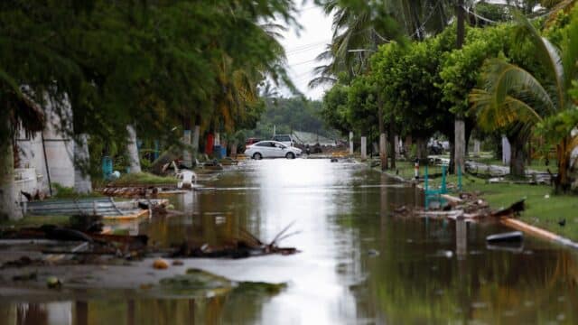 Huracán Roslyn causa al menos 2 muertos y severos daños en Nayarit