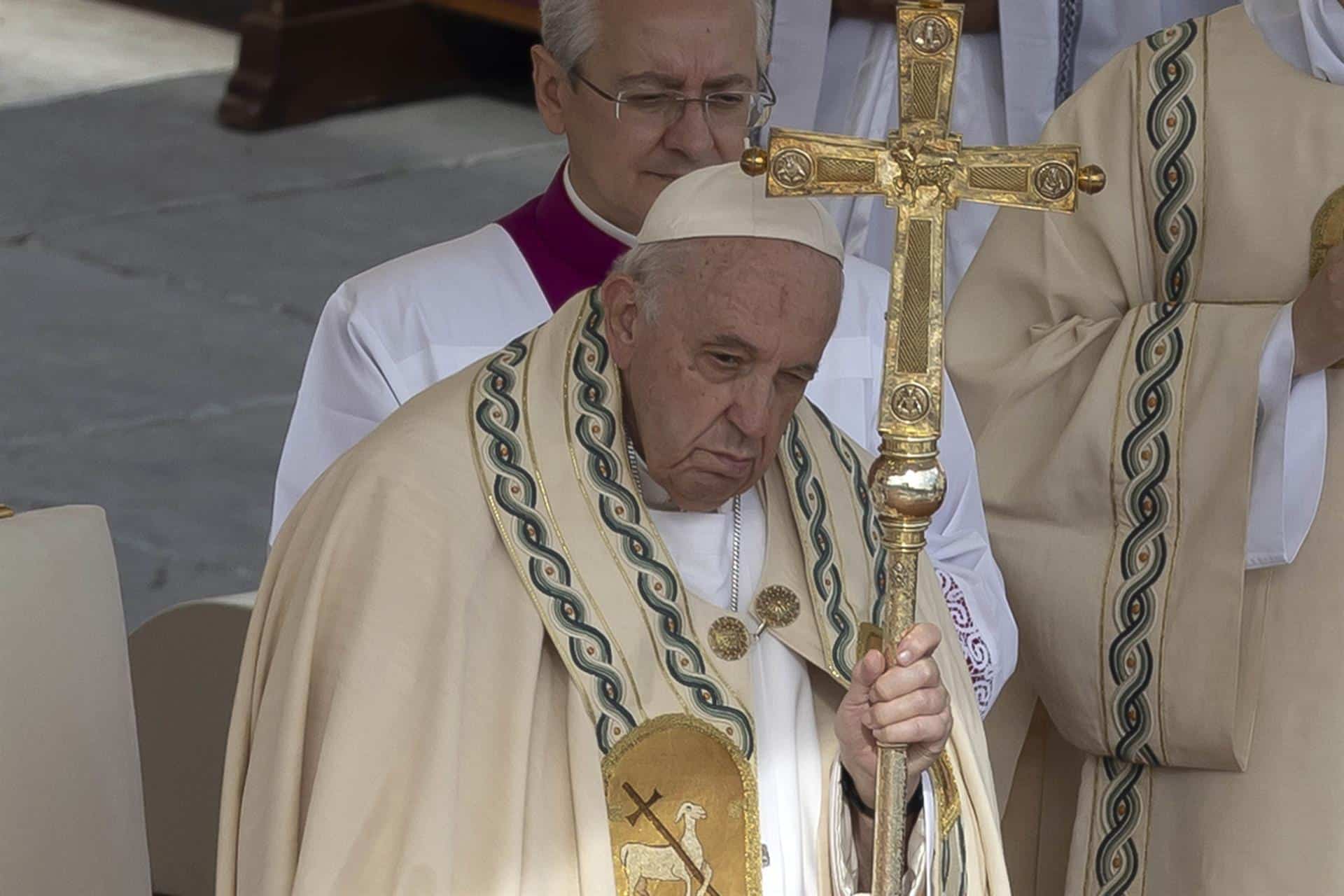 El papa Francisco advierte que la humanidad corre un grave peligro.