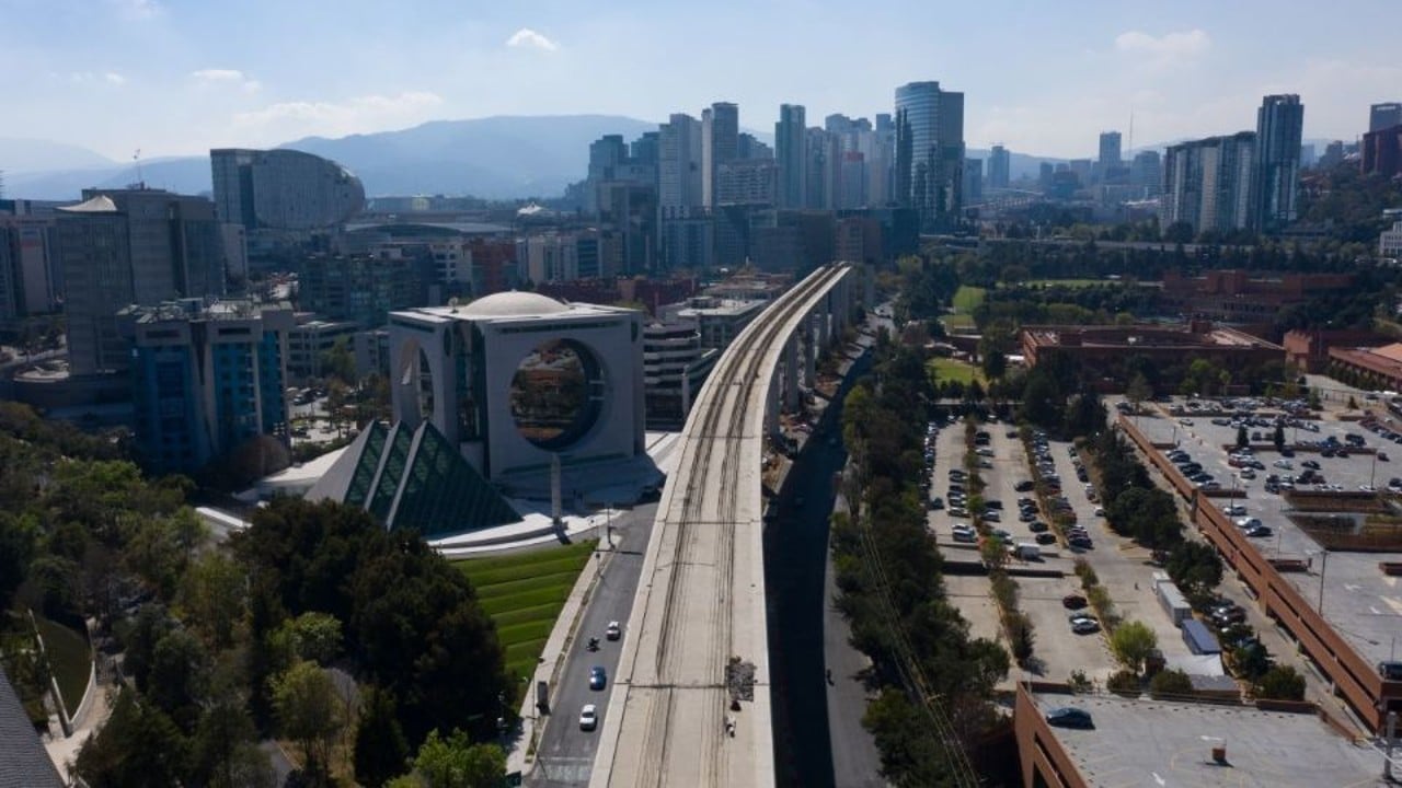 FGR asegura inmuebles en la zona de Santa Fe, al inicio de la autopista México-Toluca