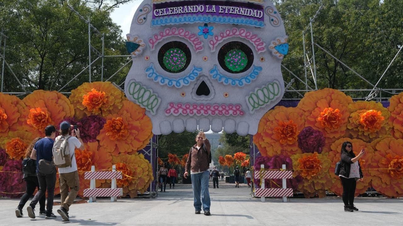 Asiste al paseo nocturno en Chapultepec por Día de Muertos