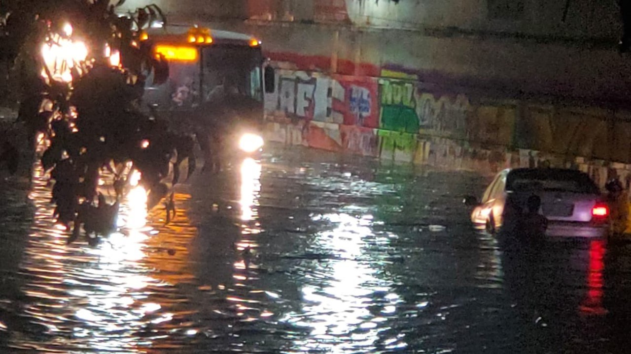 Fuerte tormenta provoca inundaciones en Cuernavaca, Morelos