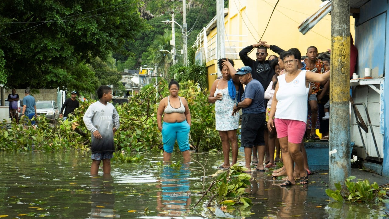 Julia avanza sobre Nicaragua como tormenta tropical; alerta permanece
