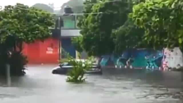 Se registran severas inundaciones tras tormenta en Acapulco, Guerrero (N+)