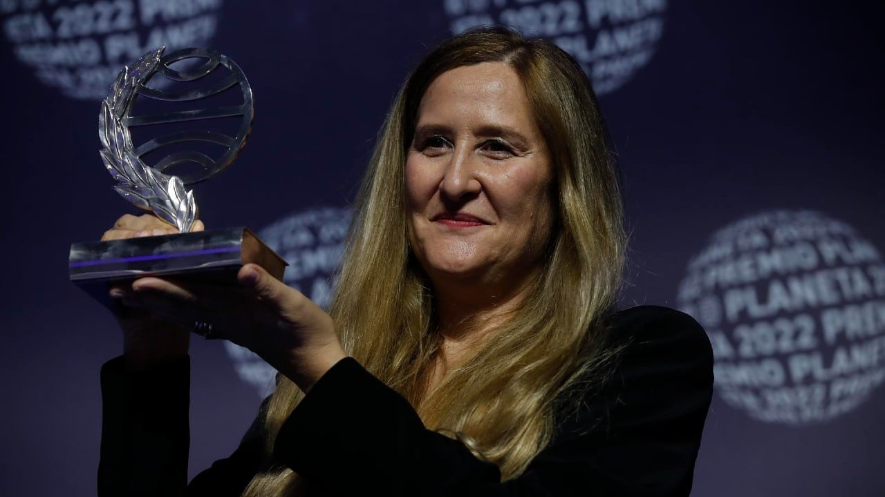 La española Luz Gabás gana el Premio Planeta de novela 2022