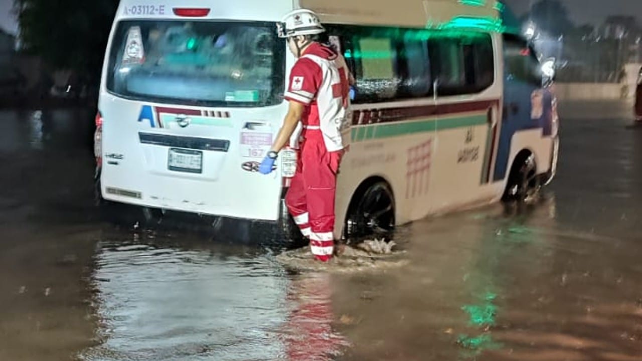Lluvias causan inundaciones en Tultitlán, Edomex