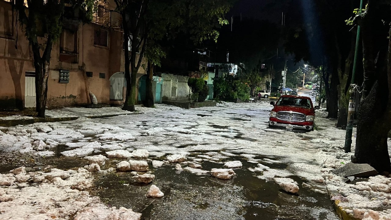 Lluvias y Granizo Causan Inundaciones en Zonas del Sur y Poniente de la CDMX
