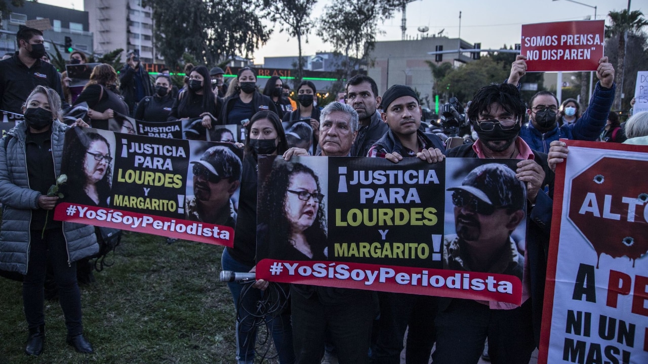 Periodistas protestan en Tijuana por el asesinato de sus compañeros Lourdes Maldonado y Margarito Martínez.