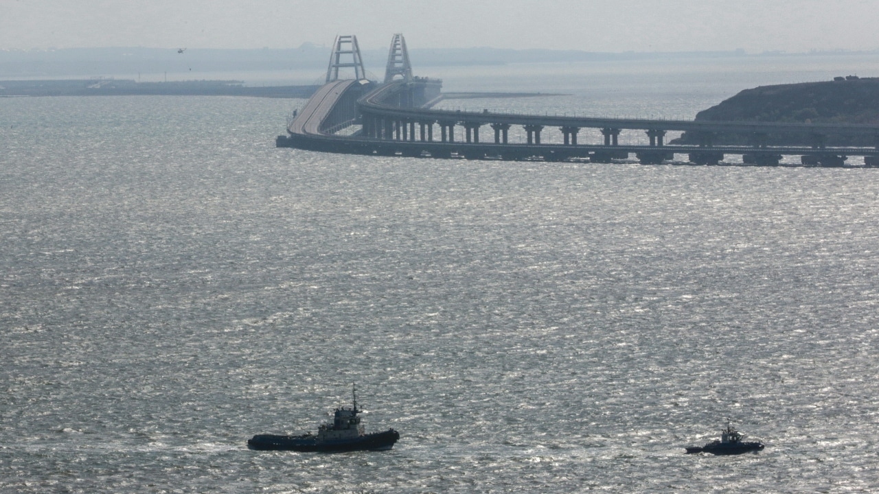 Fotografía tomada el 8 de octubre de 2022, que muestra el puente de Kerch que une Crimea con Rusia. Fuente : AFP, archivo