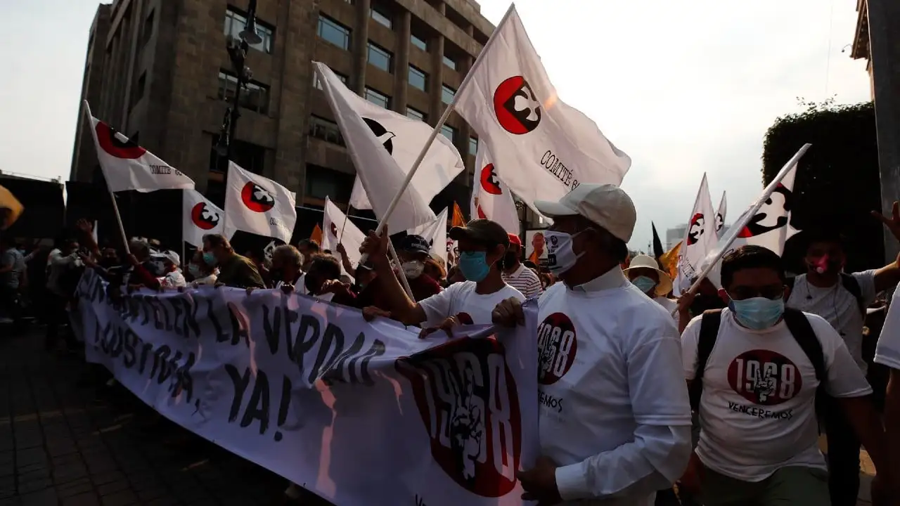 Miles de personas participan en la marcha por la matanza del 2 de octubre. Fuente: EFE