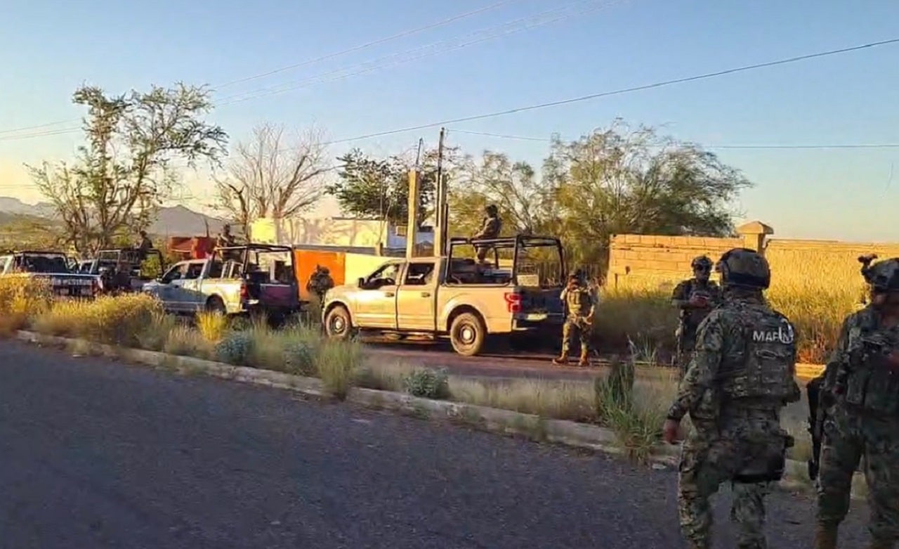 Personal militar afuera del Cereso de Guaymas, Sonora (Twitter: @ValeriaMarcial)