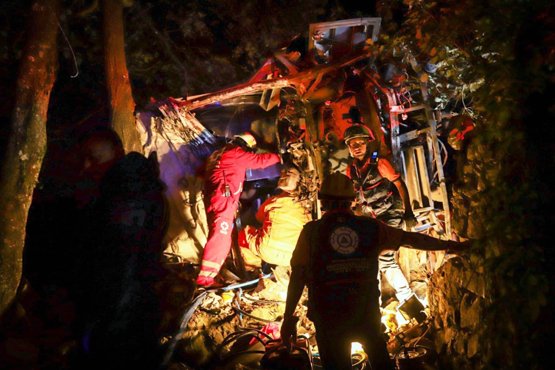 Mueren cuatro integrantes de una banda musical en accidente carretero en Huitzilac