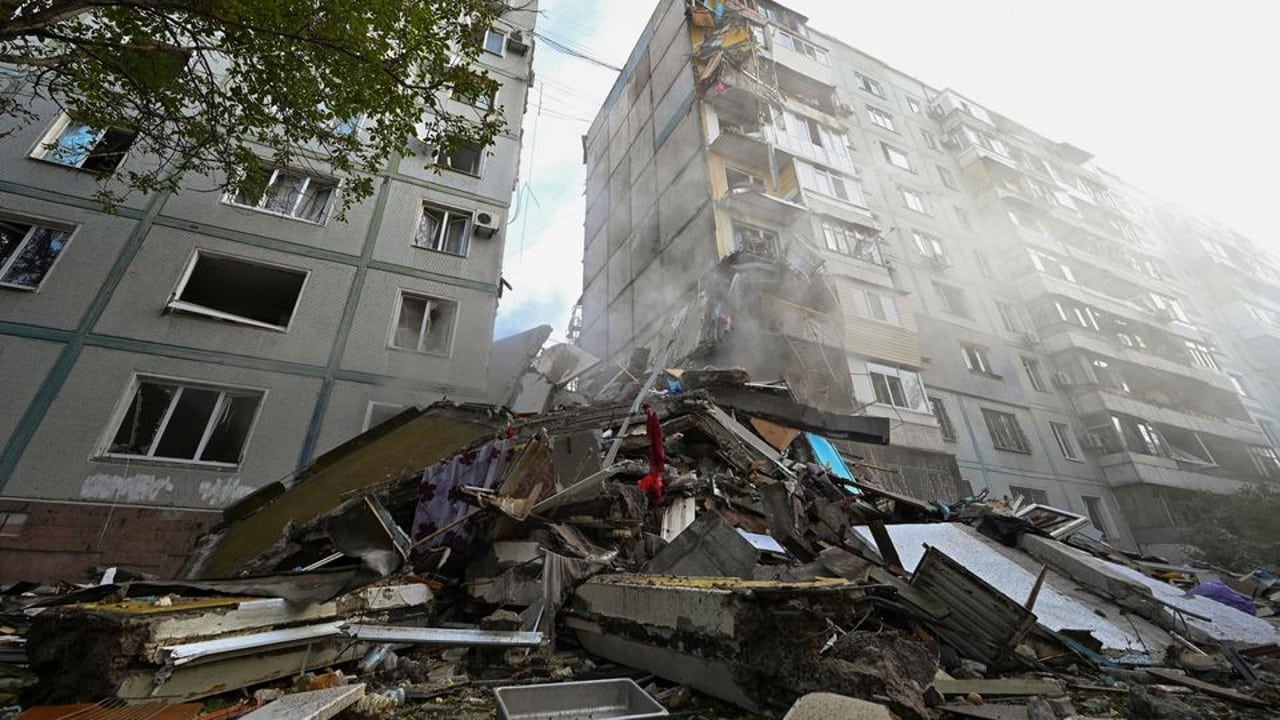 Oleada de bombardeos en Ucrania deja 'muertos y heridos', afirma Zelenski.