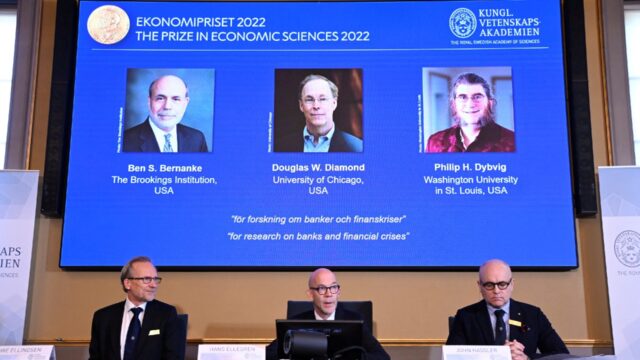 Otorgan el Nobel de Economía a Ben S. Bernanke, Douglas W. Diamond y Philip H. Dybvig