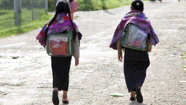 Padres acuerdan con red de trata de menores vender a hijas hasta por 30 mil pesos para casarlas en Oaxaca
