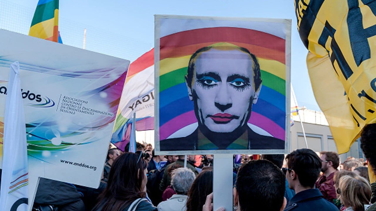Protestas en España contra las políticas en Rusia hacia los homosexuales