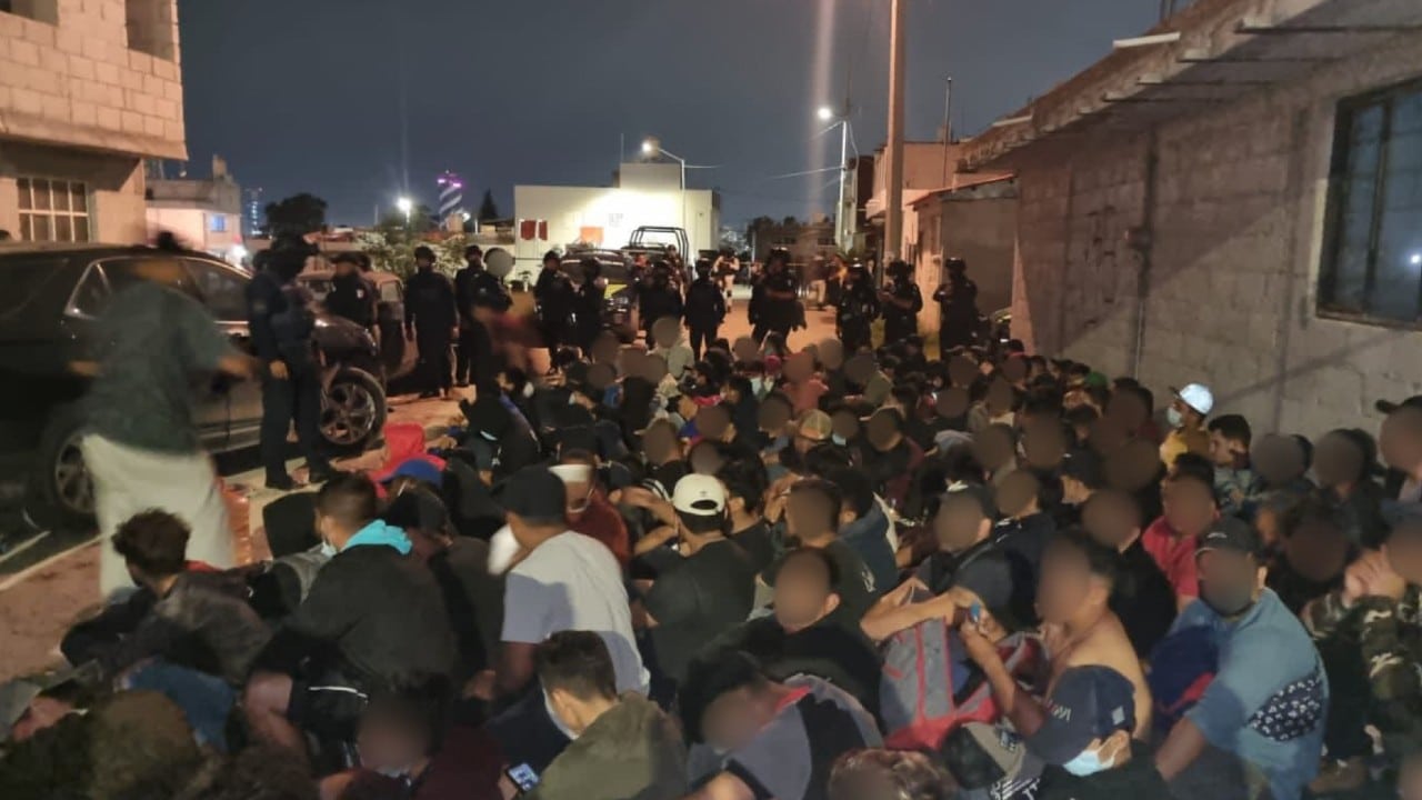 Localizan a 223 migrantes indocumentados en una vivienda, en Puebla