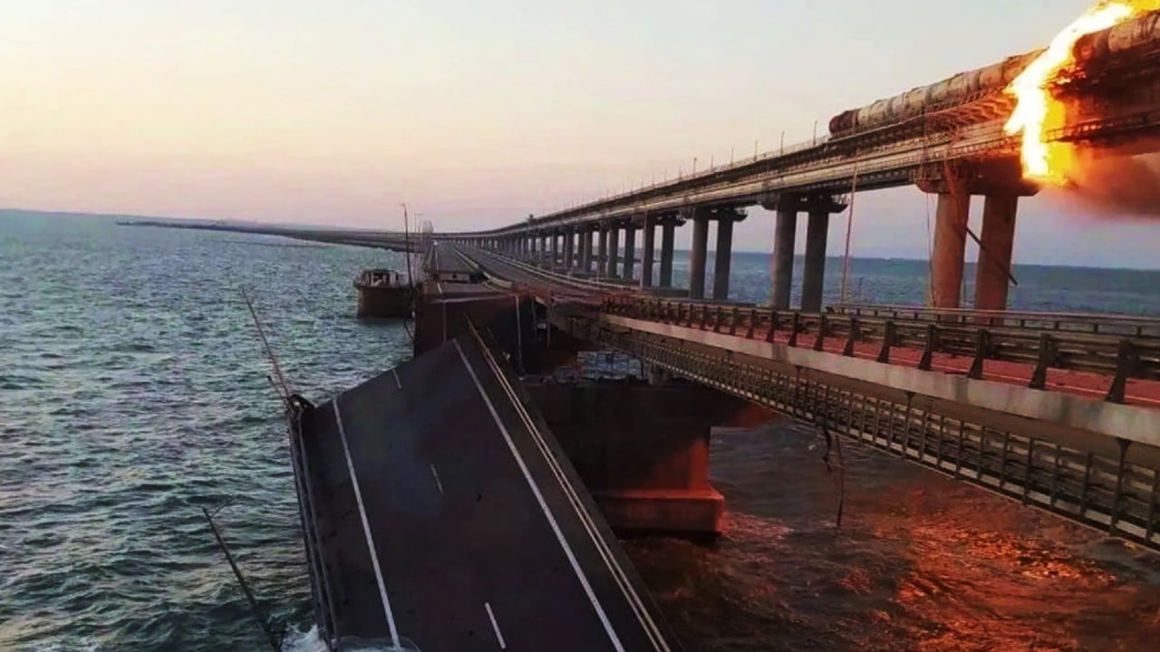Se registra explosión en el puente de Crimea, considerado el más largo de Europa