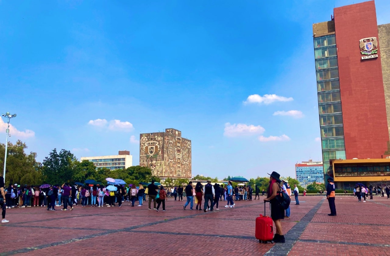 Manifestación en Ciudad Universitaria de la UNAM (Twitter: @hellcodex)