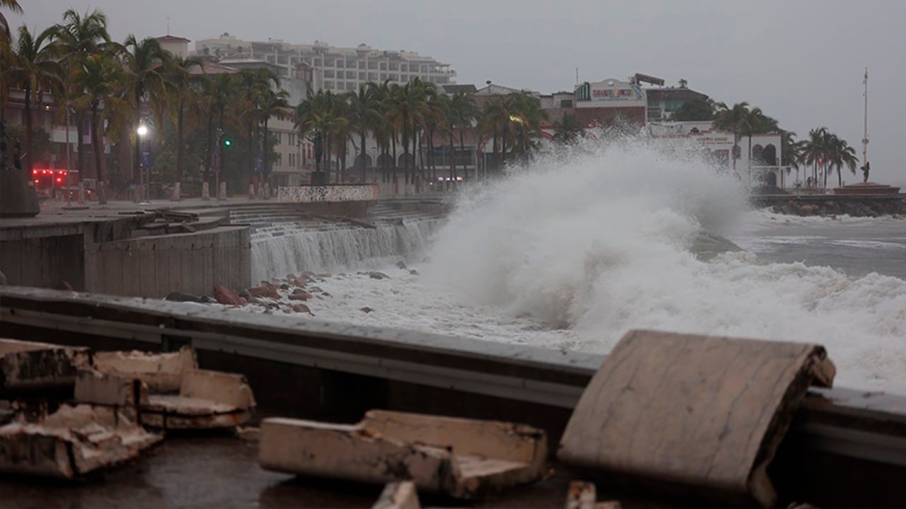 Roslyn solo deja daños menores en Puerto Vallarta, Jalisco. Fuente: Twitter @reportediariopv