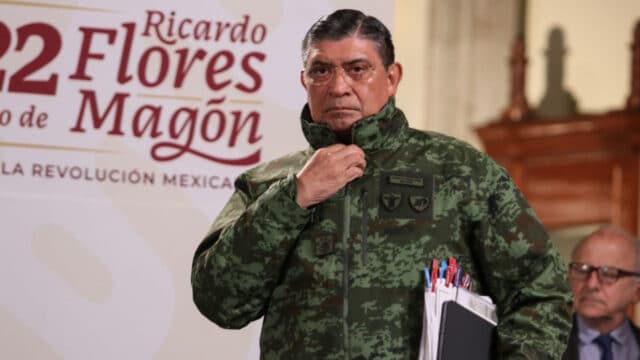 Luis Cresencio Sandoval González, secretario de la Defensa Nacional durante conferencia mañanera sobre seguridad.